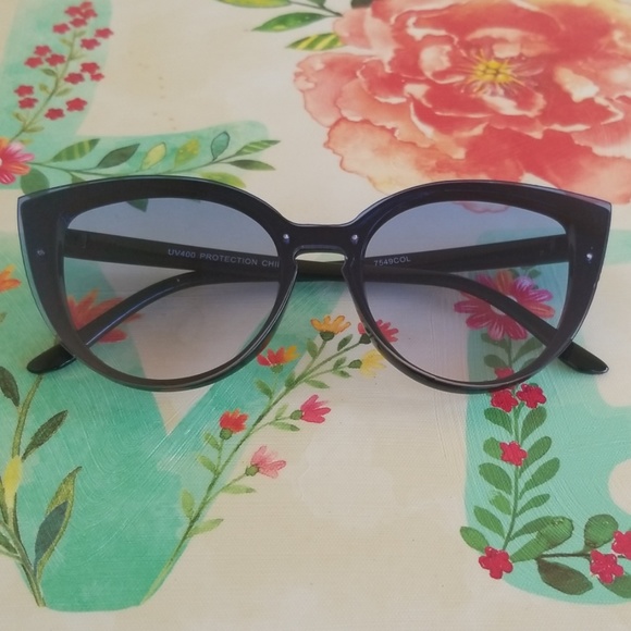 2019  CLEAR CAT EYE LENS WOMAN  SUNGLASSES - Picture 5 of 5